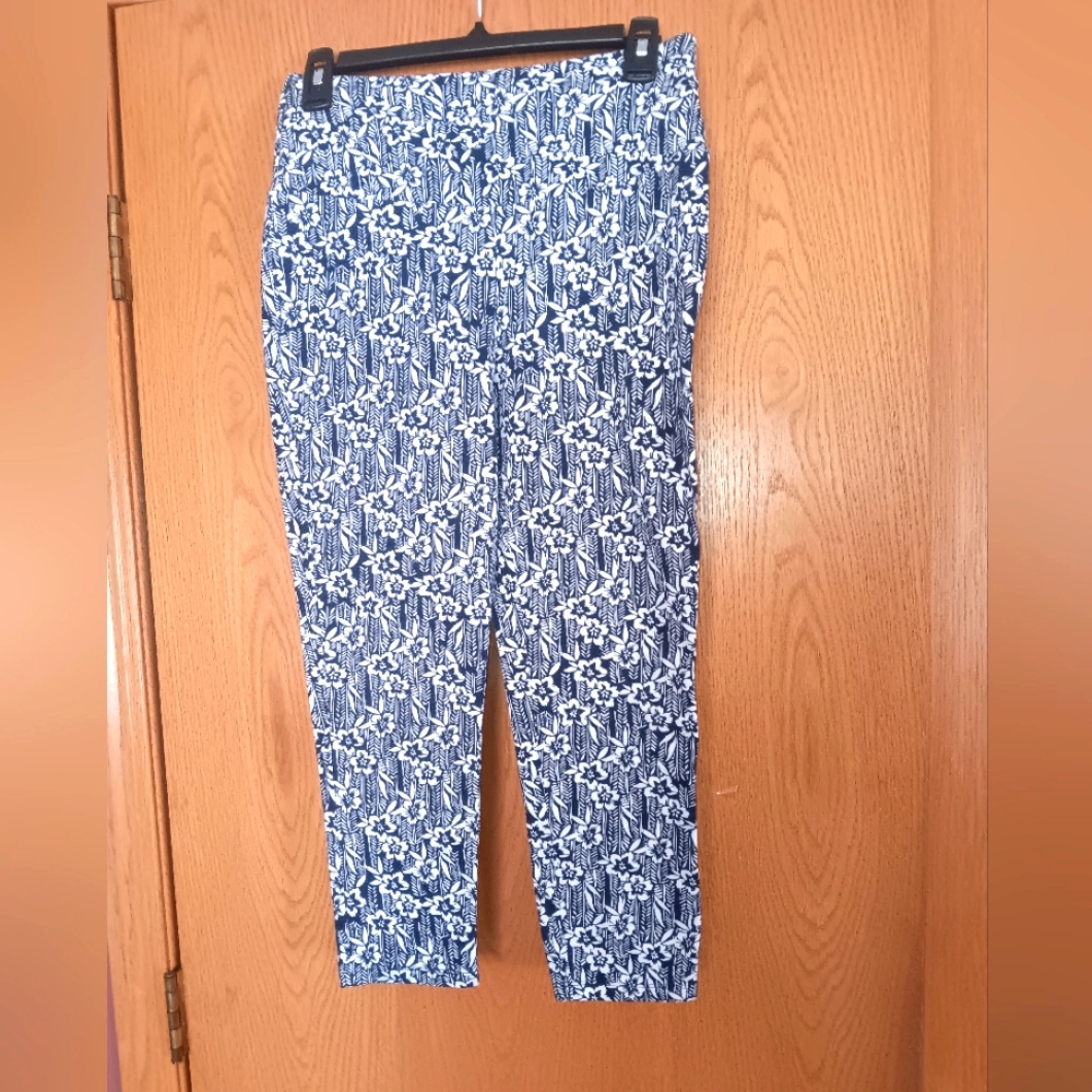 Women's size medium, Westport capri leggings